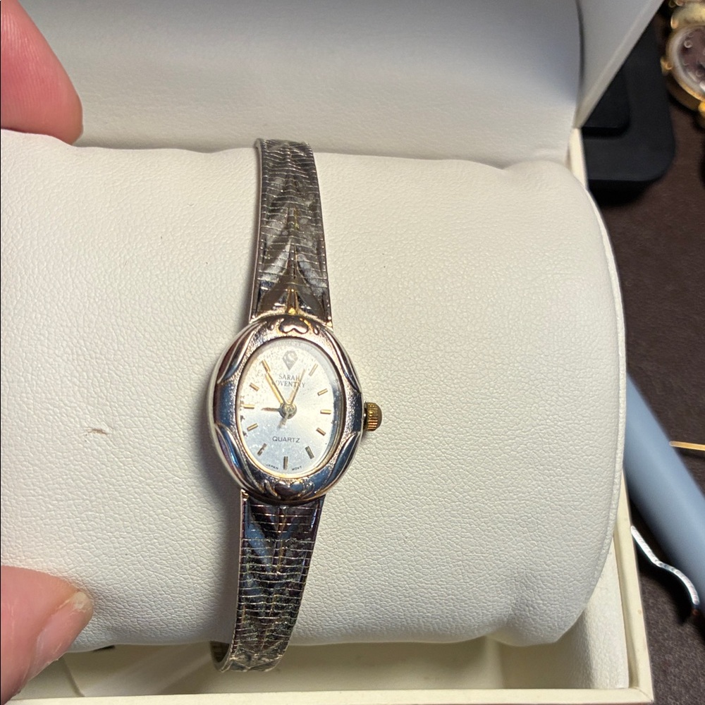 Vintage Sarah Coventry working Women's Watch 7 inch